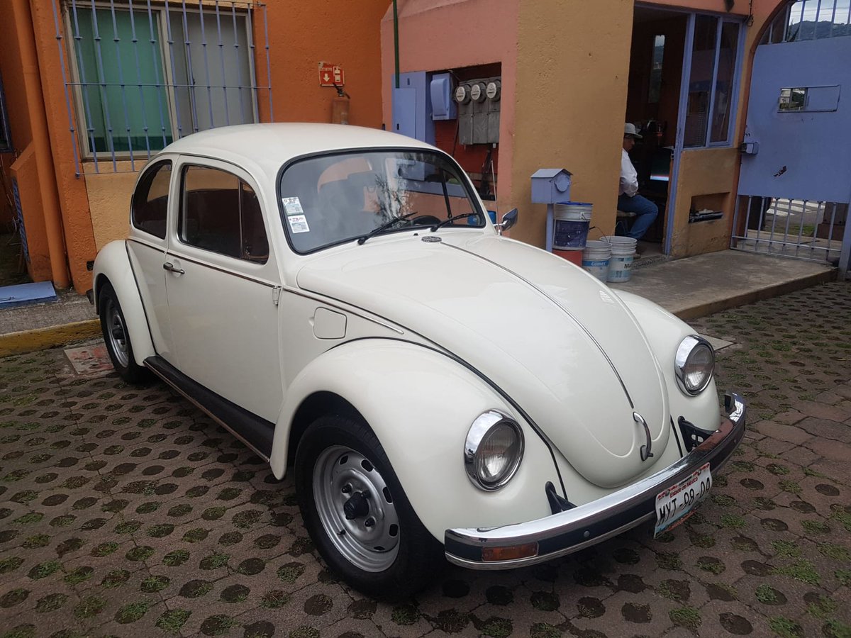 SusiAvur's tweet image. Amigos! Ando vendiendo un Vocho en 100,000 MXN, modelo 90. Se le hizo ajuste al motor y desde ahí tiene 3,000 km... Está prácticamente nuevo. Apóyenme con un RT 🙏🏻