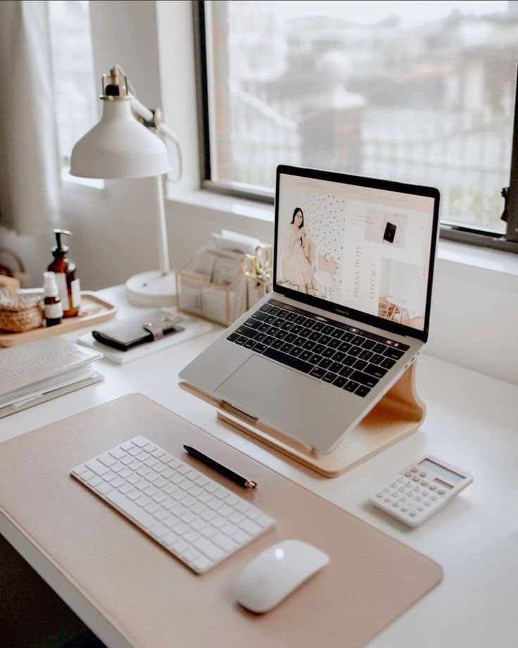 ge_lizzy's tweet image. If a cluttered desk is the sign of a cluttered mind, what is the significance of a clean desk?
~ Dr. Laurence J. Peter.
#decluttering
#declutterchallenge