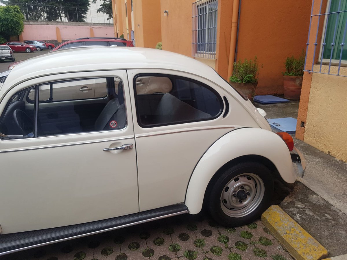 SusiAvur's tweet image. Amigos! Ando vendiendo un Vocho en 100,000 MXN, modelo 90. Se le hizo ajuste al motor y desde ahí tiene 3,000 km... Está prácticamente nuevo. Apóyenme con un RT 🙏🏻