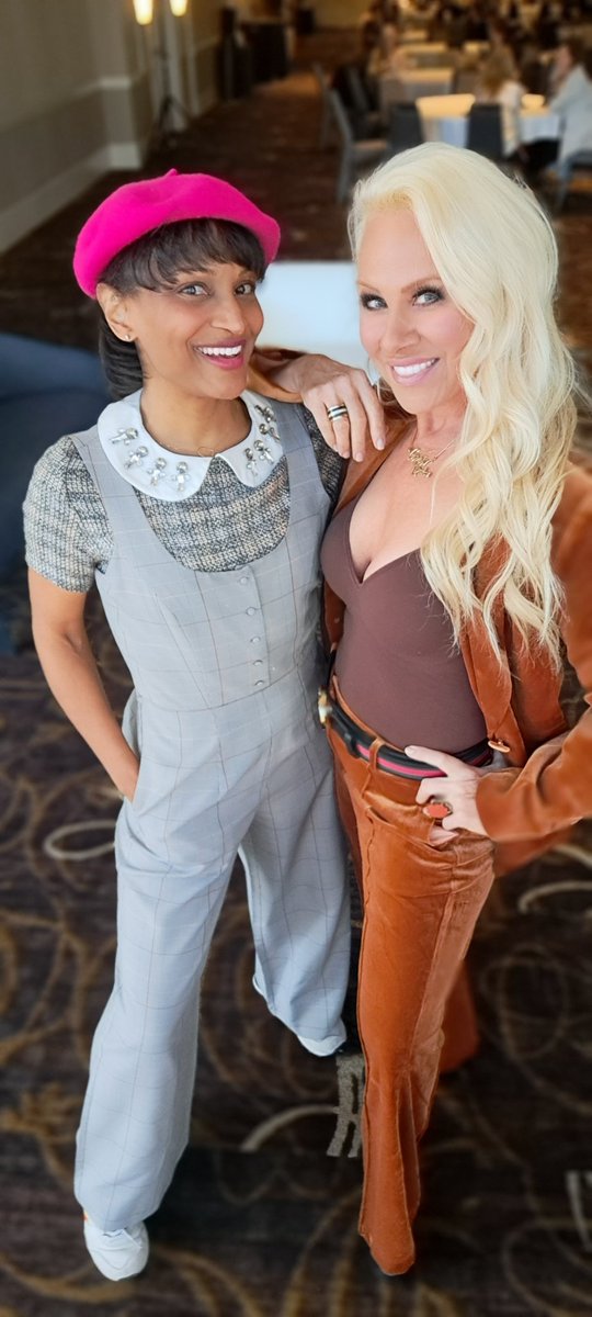 Goldylocksrocks's tweet photo. Me and the great one cool chick!
@KristySamone you so SHINE!!
@realscreen
#GoldyLocks #GoldylockSBand #RealScreen #realscreen2024 #CallInTheCheapskates https://t.co/5G2ZjON8EJ