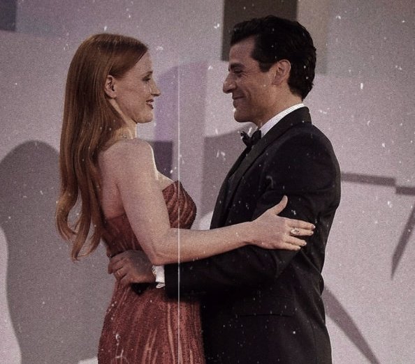 ㅤㅤㅤ
ㅤ   ㅤㅤㅤ
ㅤ               👤 @PASSI0NPLAY 
                   𝖯𝗋𝗂𝗌𝖼𝗂𝗅𝗅𝖺, la mujer que acabó
                   con el matrimonio de
                   Hartfield y que no se atreve
                   a acabar con el suyo.ㅤㅤㅤ
ㅤ