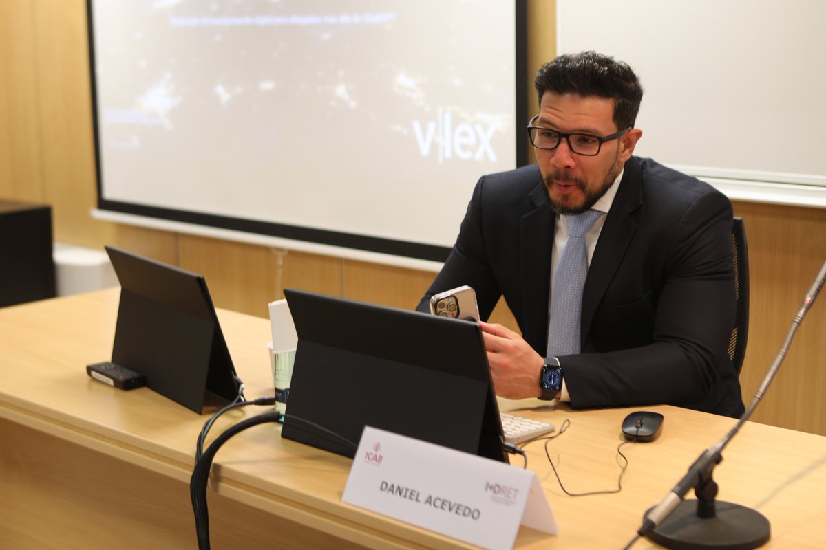 ICABarcelona's tweet photo. 🔝 Hem acollit una interessant conferència en format blended sobre  #TransformacióDigital de l'advocacia. Reflexions més enllà de la Intel·ligència Artificial #IA amb @danielacevedos, director global de Product Marketing d'@vlex_es. 

Amb el suport de #vLex. https://t.co/buDpqwKBE7