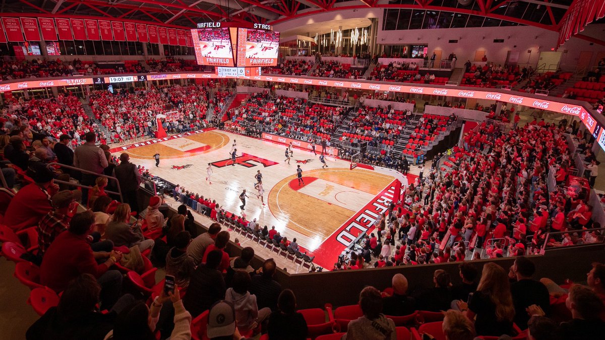 FairfieldStags's tweet image. hey @ryansmithtv, thanks for shouting out your hometown Stags on the #SCTop10!

We'd love to have you and your family for a game at @MahoneyArena. Send us a DM!