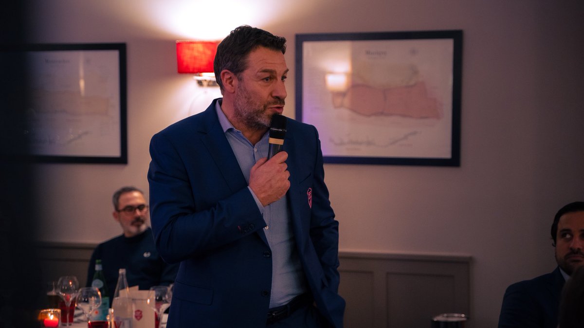 SFPBusinessClub's tweet photo. 📸 Le Business Club a inauguré 𝟚𝟘𝟚𝟜 🥂 à L’Épicurien 🍴

Au programme : cocktail, dîner autour de la truffe & échanges avec joueurs & coachs.

🙏 Merci à nos membres du Business Club venus nombreux, mais également à C. Faivre pour l’accueil ainsi qu'à @piperheidsieck en charge du champagne lors de cette soirée !