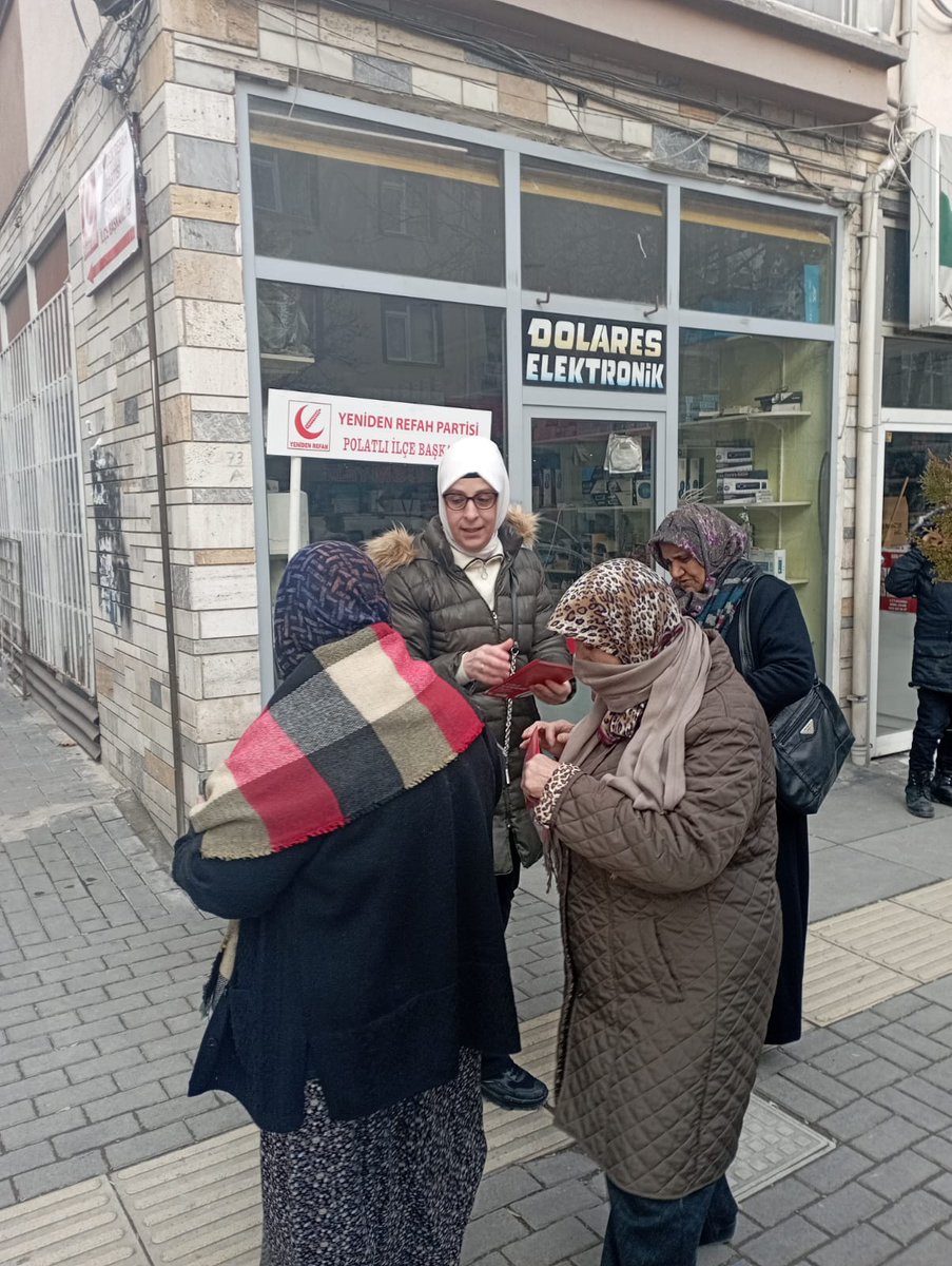 rprefahpolatli's tweet photo. Soğuk kış demeden gönülü olarak bu parti için çalışmakta olan kadin kolları baskanlarimiz https://t.co/JRV2hAWZg6