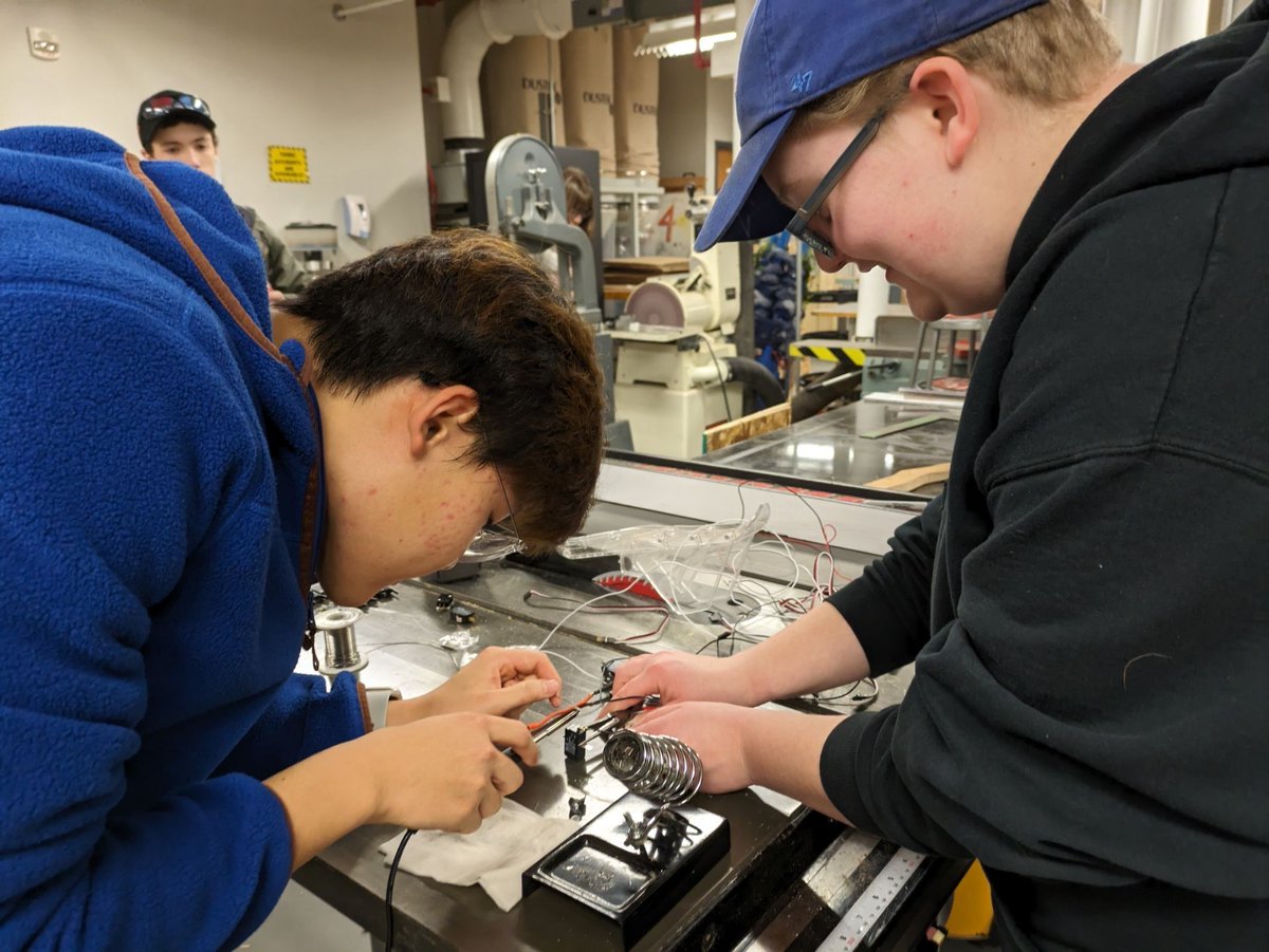 FRC834's tweet photo. Starting up week 4 full speed ahead!! #omgrobot #firstrobotics #crescendo https://t.co/OnHSQGovpZ