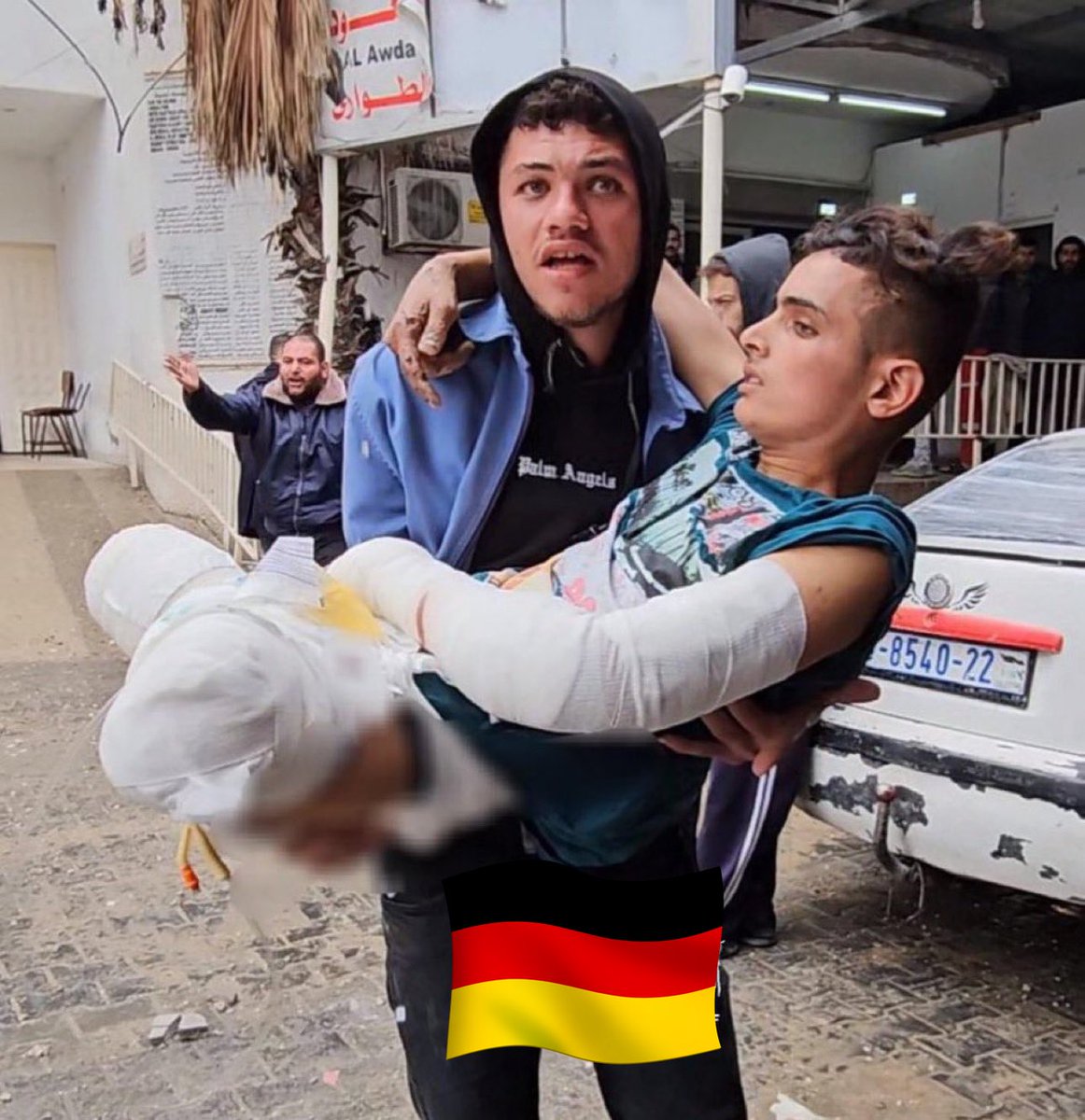 MrWiedman's tweet photo. Lieber Herr @Bundeskanzler, die 26.000 Raketen, die Sie nach Israel geliefert haben, sind in Gaza eingetroffen. 

#IsraelIsATerroristState https://t.co/qx01NvuIJh