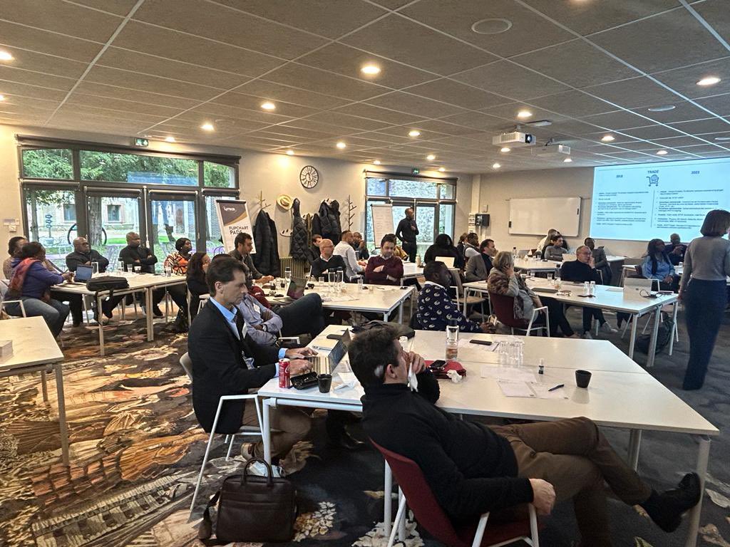 ALAOCHANOU's tweet photo. Très fier de la communauté des managers de Ecobank International ! De bons moments d’échanges et de réflexion du 25 au 27 janvier au cours de notre retraite stratégique autour du thème : Agir ensemble pour une vision commune. C’est parti pour de belles perspectives #Ecobank https://t.co/8eQo81AjLd
