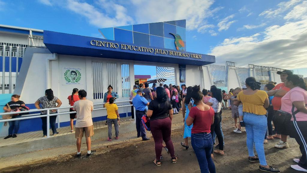 JClarkCenteno's tweet photo. #AClasesEnBendiciónyVictorias, niños de la comunidad Sabana Grande al norte de #Managua regresaron este lunes a clases estrenando colegio nuevo https://t.co/8D7zib3Pme