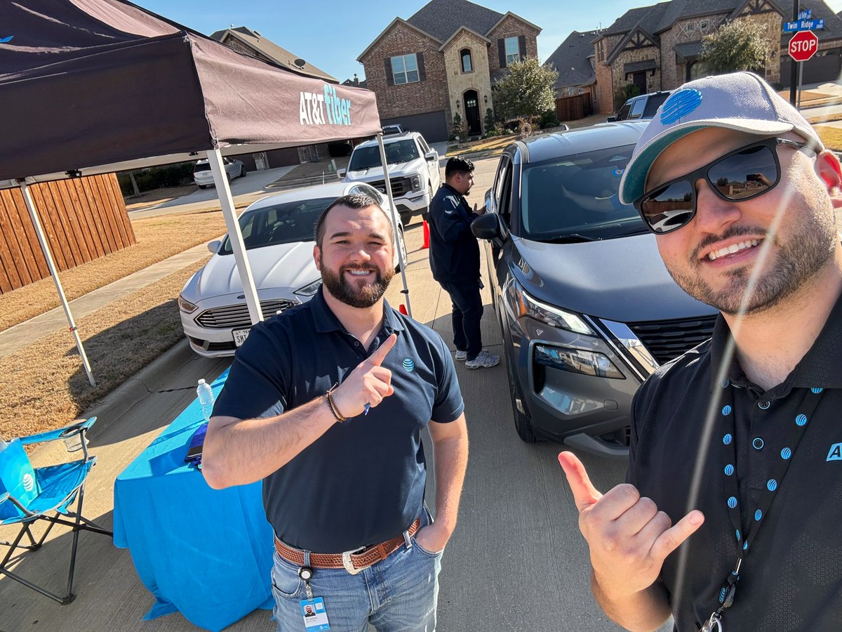 ATTGibran's tweet photo. Twin Hills, AT&amp;T Fiber is HERE!! ⛳️
Love helping out our community and partnering with our amazing COR  partners, thank you @NTX_RobbieB &amp; @yvetteNTX for the partnership https://t.co/atIQ3CRSYB