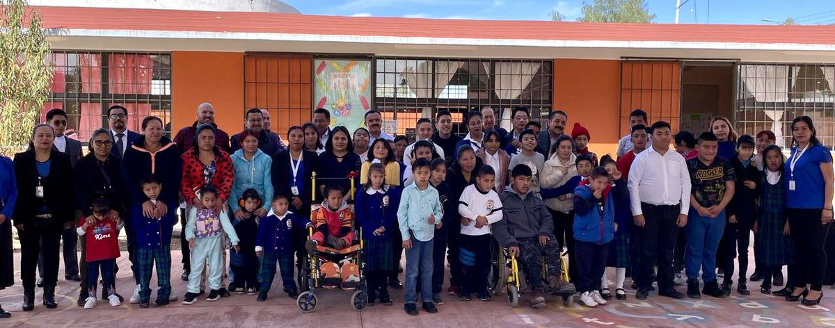 arturougaldea_'s tweet photo. El CAM No. 90 "Eugenio María Montaño Roldan", de #Otumba, recibió por parte del Srio. Miguel Ángel Hernández E., una obra por 6.2 MDP, con el objetivo de continuar, escolarizando, formando y capacitando para la vida y el trabajo a estudiantes con discapacidad. 
#ElPoderDeServir https://t.co/8h1K0xILNQ