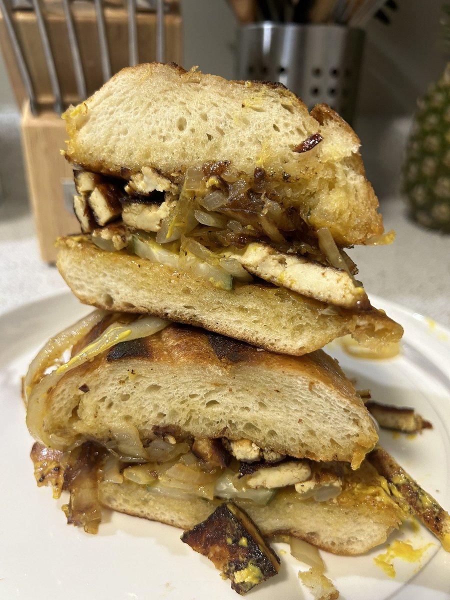 Just whipped up a quick tofu sandwich with Au jus - plant-based perfection! 🌱🥪  #TofuMagic #Veganuary2024