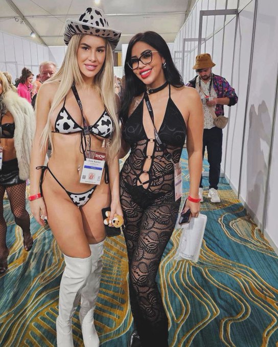 Love love love  #DaniiBanks @EmaKarter @agathavegaaofc @BrianaMoon_ @Nicolette_Shea  @AEexpo @avnawards<a href="/tag/daniibanks"class="tags">#DaniiBanks</a><a class="tags" href="/tag/emakarter">@emakarter</a><a class="tags" href="/tag/agathavegaaofc">@agathavegaaofc</a>