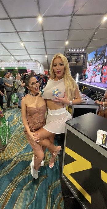 Love love love  #DaniiBanks @EmaKarter @agathavegaaofc @BrianaMoon_ @Nicolette_Shea  @AEexpo @avnawards<a href="/tag/daniibanks"class="tags">#DaniiBanks</a><a class="tags" href="/tag/emakarter">@emakarter</a><a class="tags" href="/tag/agathavegaaofc">@agathavegaaofc</a>