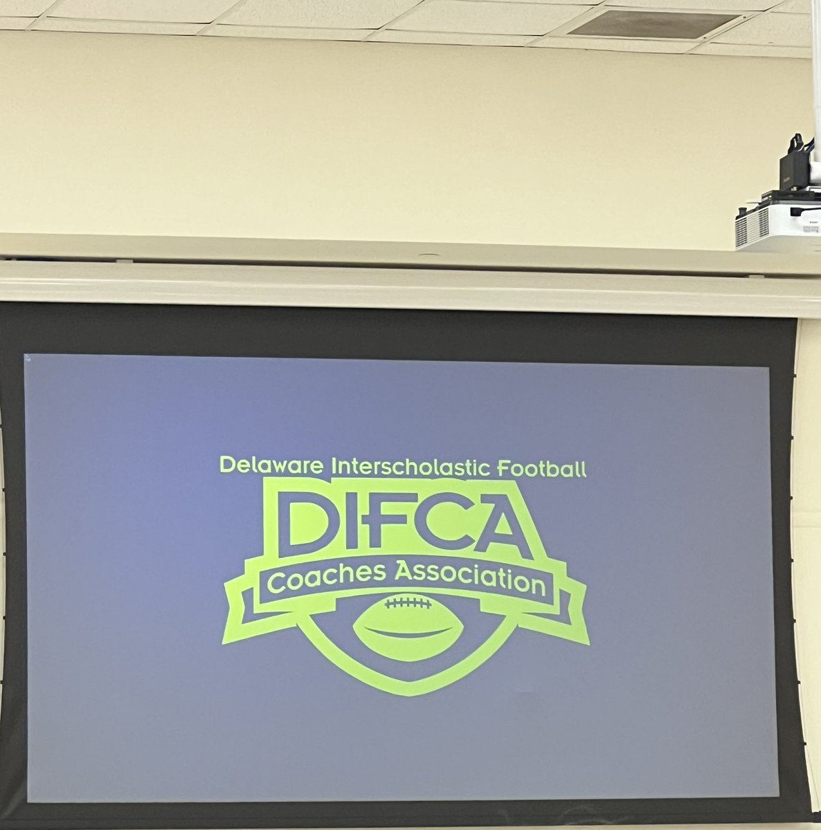 BretVendrick's tweet photo. At the DIFCA Awards banquet to celebrate Odessa High Schoolsβs sportsmanship award winner @JeremiahGreenFB! Congratulations!!! π¦ππ #sportsmanship #DIFCA https://t.co/vi2GUKeLJM