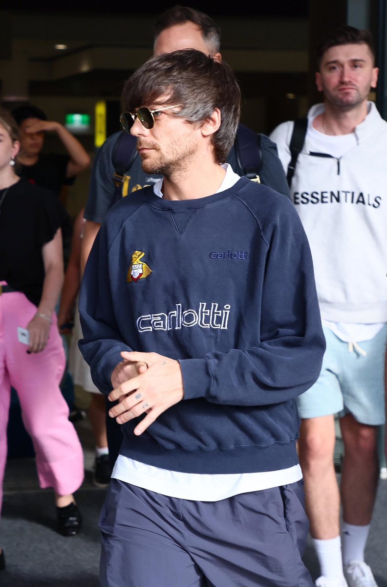 ltstanbrasil's tweet photo. 📸 | Mais de Louis ontem no aeroporto de Brisbane, na Austrália! https://t.co/lsXKZMcyRU