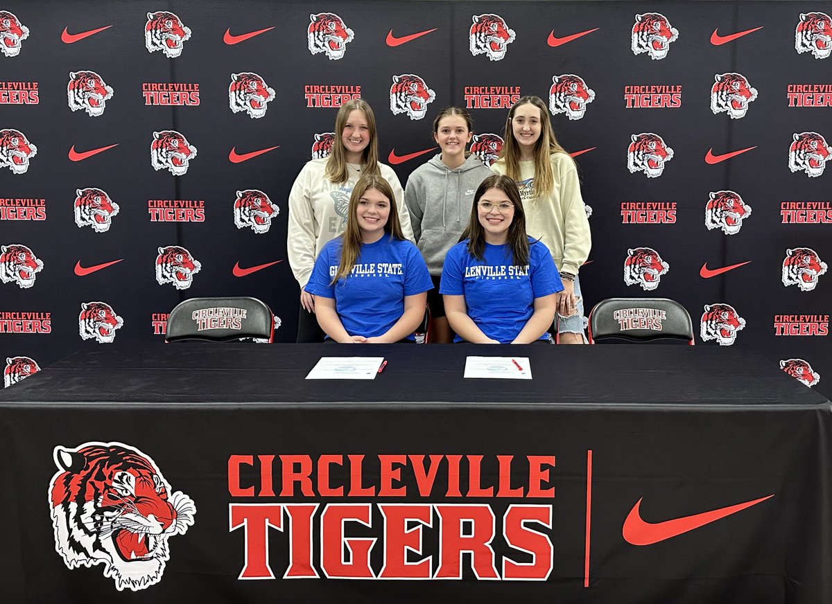 CirclevilleGolf's tweet photo. Our girls Elaina and Izzy officially signed their NLI to play at Division 2 Glenville State ⛳️!! Can't wait to see what these two are able to do at the next level!! #ProudCoach @Athletics_CV @gopioneers @ElainaSeeley @IzzySeeley https://t.co/VAXmQFWVls