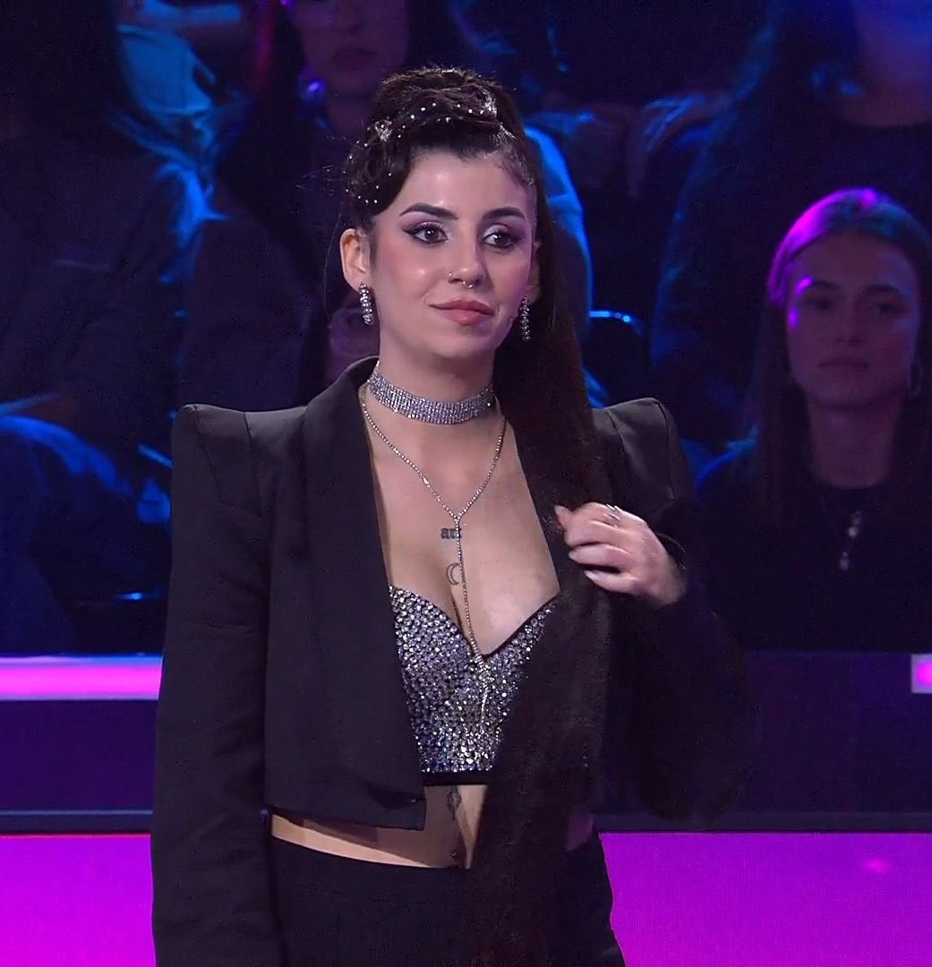 miguefndz's tweet photo. naiara tiene y debe ganar ot :

- la nº1 en tener más oyentes en Spotify 
- ha sido la única que NO ha sido nominada en NIGUNA gala 
- tómame o déjame himno 
- ha sido favorita mas de 1 vez
- ama a sus chonijas
- la que más streams tiene 

- ABRAHAM MATEO FT.NAIARA

#otgala9 https://t.co/jZMYKsN9jR