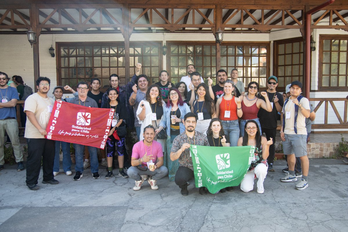 psolchile's tweet photo. Durante este fin de semana, se realizó el primer encuentro nacional de Solidaridad para Chile en Concepción 🥰

Nos encontrarnos más de 100 compañerxs de 9 regiones del país a debatir los horizontes de la organización ☝️
¿Te interesa ser parte? Ponte en contacto por DM 📩🤝 https://t.co/9GGozwRbHT