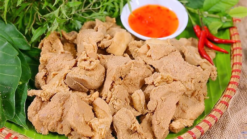 vietthang666's tweet photo. Hành trình khám phá Cao Bằng - P30
++Đặc sản Cao Bằng++ 

Đến với cao bằng ngoài vẻ đẹp thiên nhiên hùng vĩ chúng ta còn được thưởng thức văn hóa ẩm thực nơi đây với những món đặc sản nổi tiếng.
Đặc sản Cao Bằng rất đa dạng, gồm nhiều món ăn mang đậm nét đặc trưng của mảnh đất Tây Bắc. 

1. Vịt quay 7 vị Cao Bằng
2. Thịt lợn chua Cao Bằng
3. Đặc sản lạp sườn Cao Bằng
4. Rau dạ hiến Cao Bằng
5. Bánh trứng kiến Cao Bằng
6. Phở chua Cao Bằng
7. Nằm khâu Cao Bằng
8. Miến dong Cao Bằng
9. Bánh chè lam Cao Bằng
10. Trà giảo cổ lam Cao Bằng