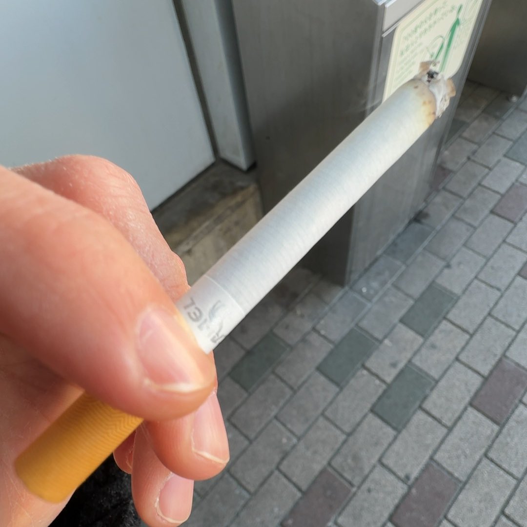 キャメルクラフトを一服。
安い割にナッツ感や香ばしさがあって思ったより美味いです。