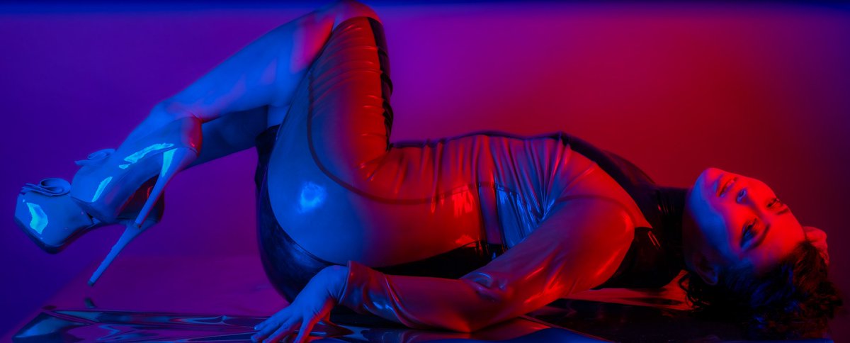 erikaishii's tweet photo. I heard John Wick’s cinematographer was interviewed about bisexual lighting and he was like “….what kind of lighting now??” Don’t know if it’s true but bless them for making it the color palette shorthand for Hot Revenge Assassins. https://t.co/xlcfrzmWkL