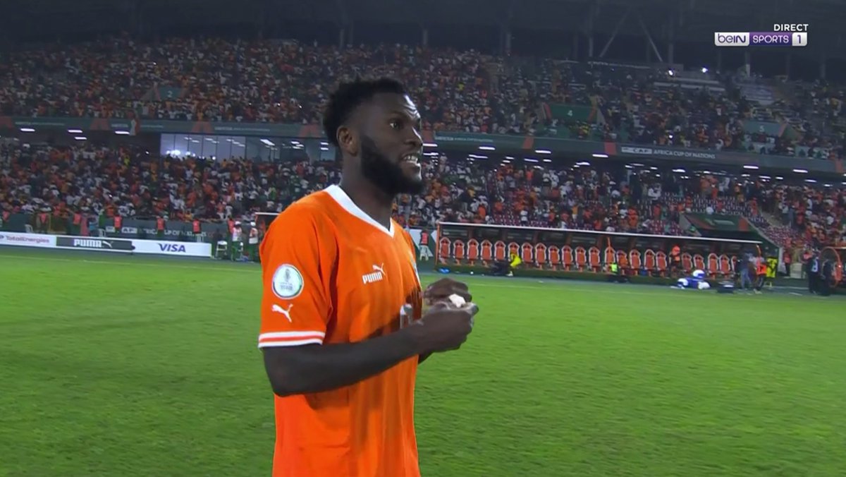 WilooFootball's tweet photo. L'entrée de cet homme... https://t.co/Qi8eo9vWmU