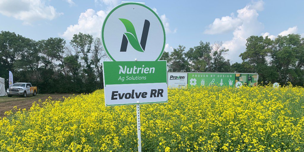 NutrienAg_NAB's tweet photo. Does a premium contracting opportunity with Act of God coverage and on farm pick up sound like a good fit on your farm? Nutrien &amp; Bunge have collaborated to bring growers the HEAR program. We had great meetings in the Peace last week, thank you for attending! https://t.co/eGbHoNJSOT