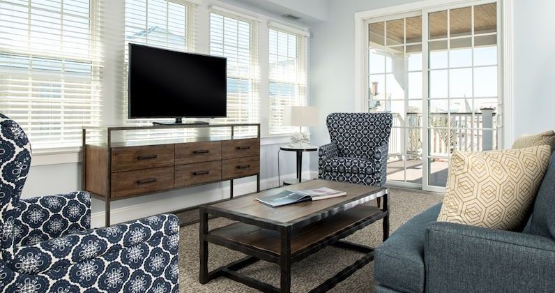 LaMerInnCapeMay's tweet photo. Our spacious 10-bedroom and 10.5-bathroom house complete with 2 expansive kitchens and multiple gathering areas is ideal for your next trip to the shore.⁠
⁠
Book now by calling 877-644-9128 https://t.co/L1kzg76SEH