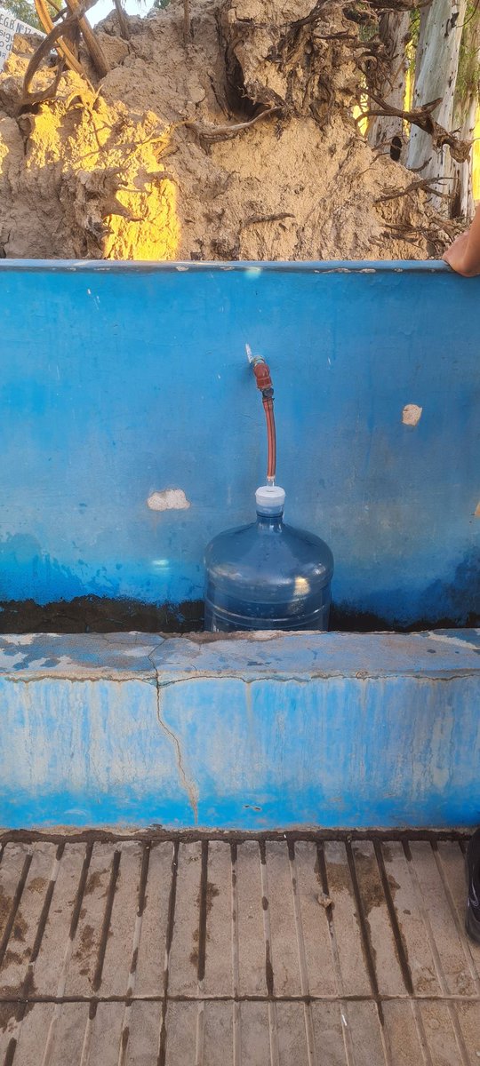 La imagen más repetida en estos últimos días, el surgente del parque de mayo. El ods 6 de la <a href="/ONU_es/">Naciones Unidas</a> que hace referencia al agua y saneamiento está sido violado.  Firma esta petición chng.it/57GmZMPb  y espero que <a href="/ABSAOficial/">ABSA</a> accione ..