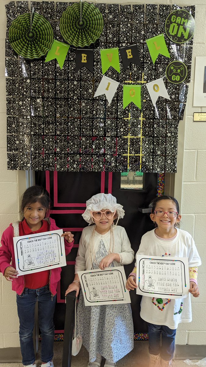 Ocelotscode's tweet image. ๐คOur Ocelot coders have reached Level 1๏ธโฃ0๏ธโฃ0๏ธโฃ of this year's Coding Adventure! They got to apply their coding skills by doing an @Ozobot 100th day activity!๐ค๐๐ฝ #OcelotsCode #Coding108