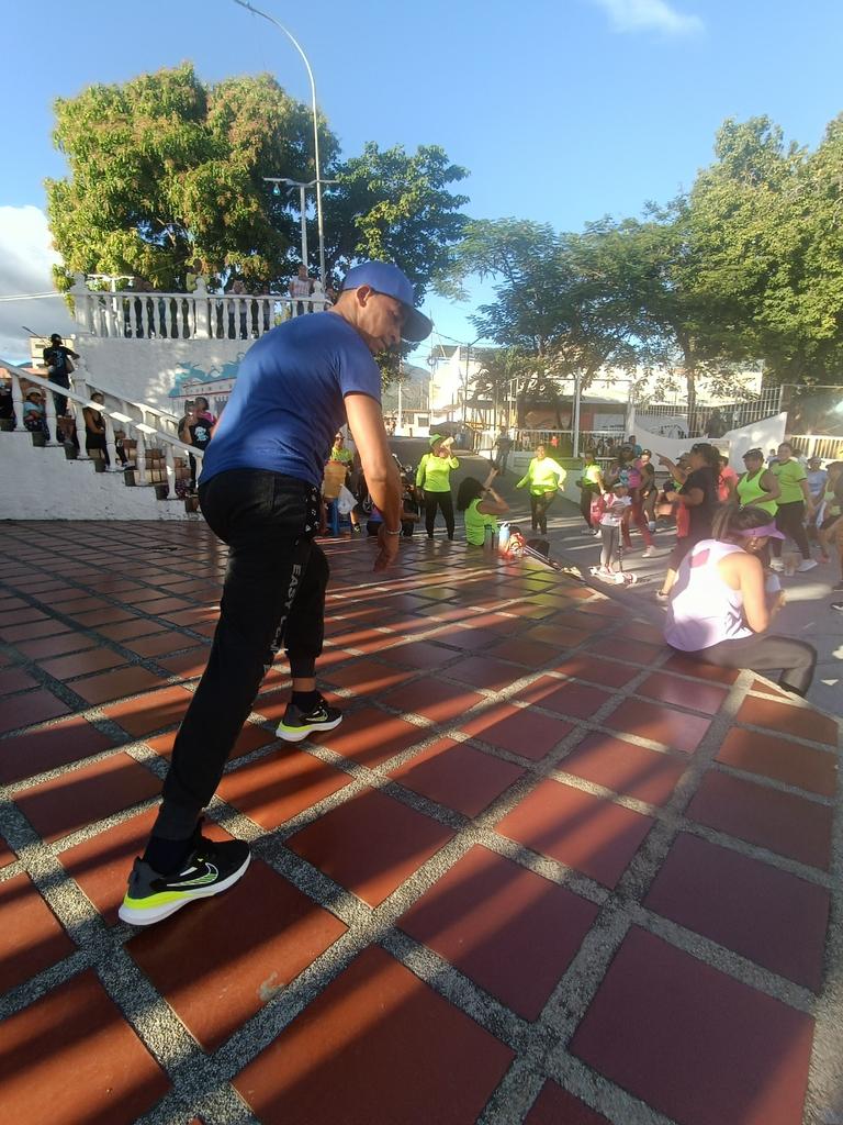 instmujer_zam's tweet photo. #29ENE | El pasado viernes 26 de enero la plaza 24 de julio se llenó de ritmo y diversión con nuestra increíble sesión de Bailoterapia!
Gracias a nuestros instructores aliados las mujeres presentes pudieron disfrutar de 2 horas al ritmo de la música!

@razielrod_
@AlcaldiaZamoraO https://t.co/4p4iyEUhmp