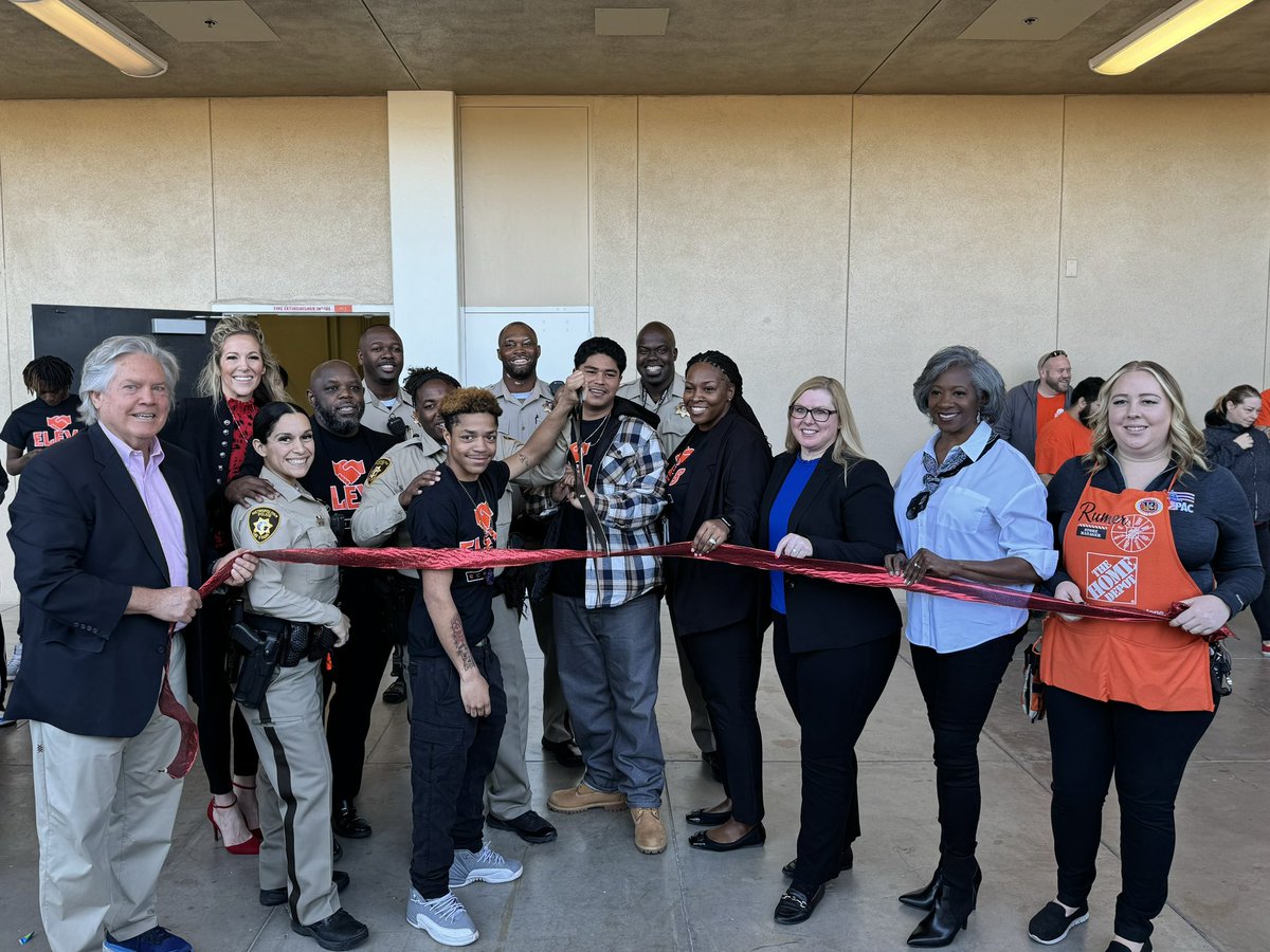 This morning, I joined Chaparral High School for the Ribbon Cutting of the new Hydroponics Program. Thank you @LVMPDFoundation, @LVMPD, and @HomeDepotFound for investing in East Las Vegas schools. #DistrictE