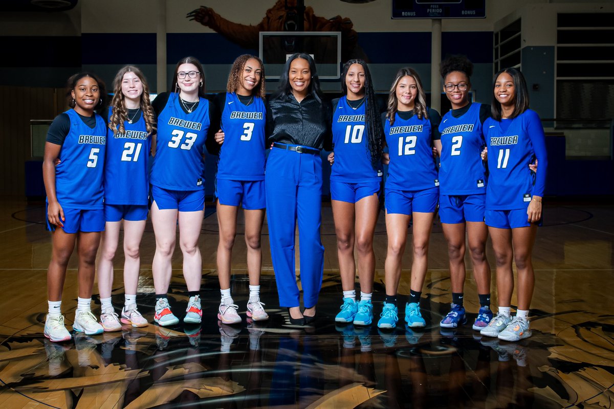 BrewerGBB's tweet photo. SENIOR NIGHT is TOMORROW @ 7:30 PM! 

Come out and support the Seniors at their last home game of the season! 💙 https://t.co/tIijcFR0Cu