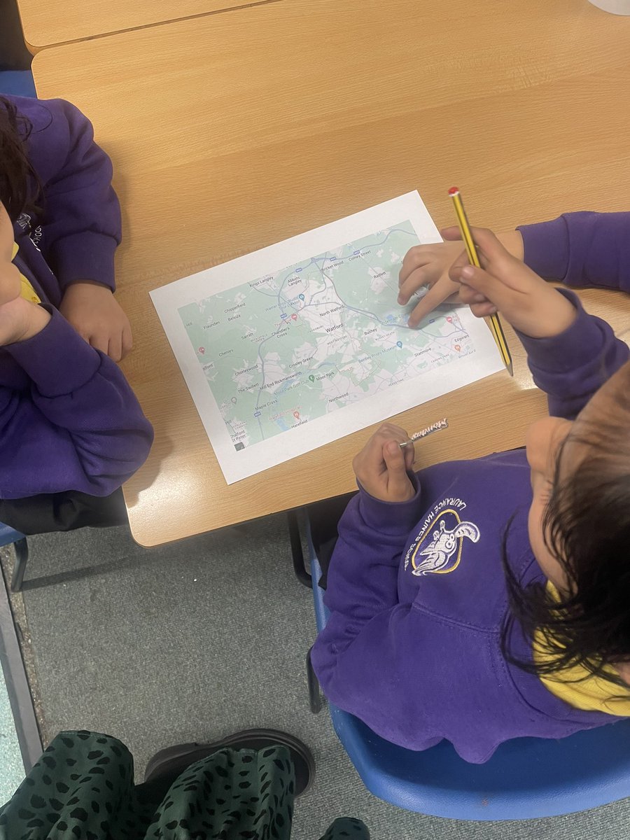 MissDunworthLHS's tweet photo. It’s Geography week! 🌏🗺️ today we looked at human and physical features and compared a farm to a city - which do you think has more human features? 💭@MissMcNamaraLHS @GeographyLHS23 @HeadLHS @LHS_Watford https://t.co/O1Pad2dQJz
