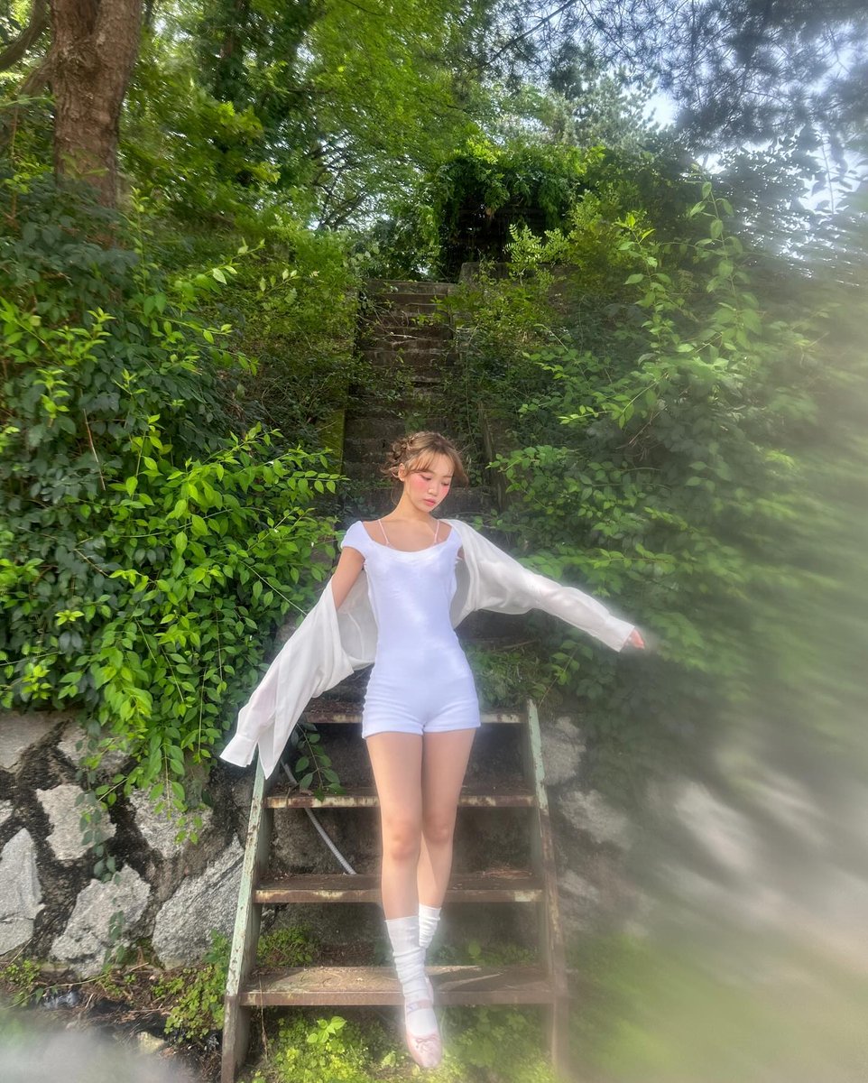 lesserafim_uni's tweet photo. ¡Actualización de LE SSERAFIM Kim Chaewon en su Instagram 🪐!

📸

#KIMCHAEWON #김채원 #르세라핌 https://t.co/klBq8IAcJp