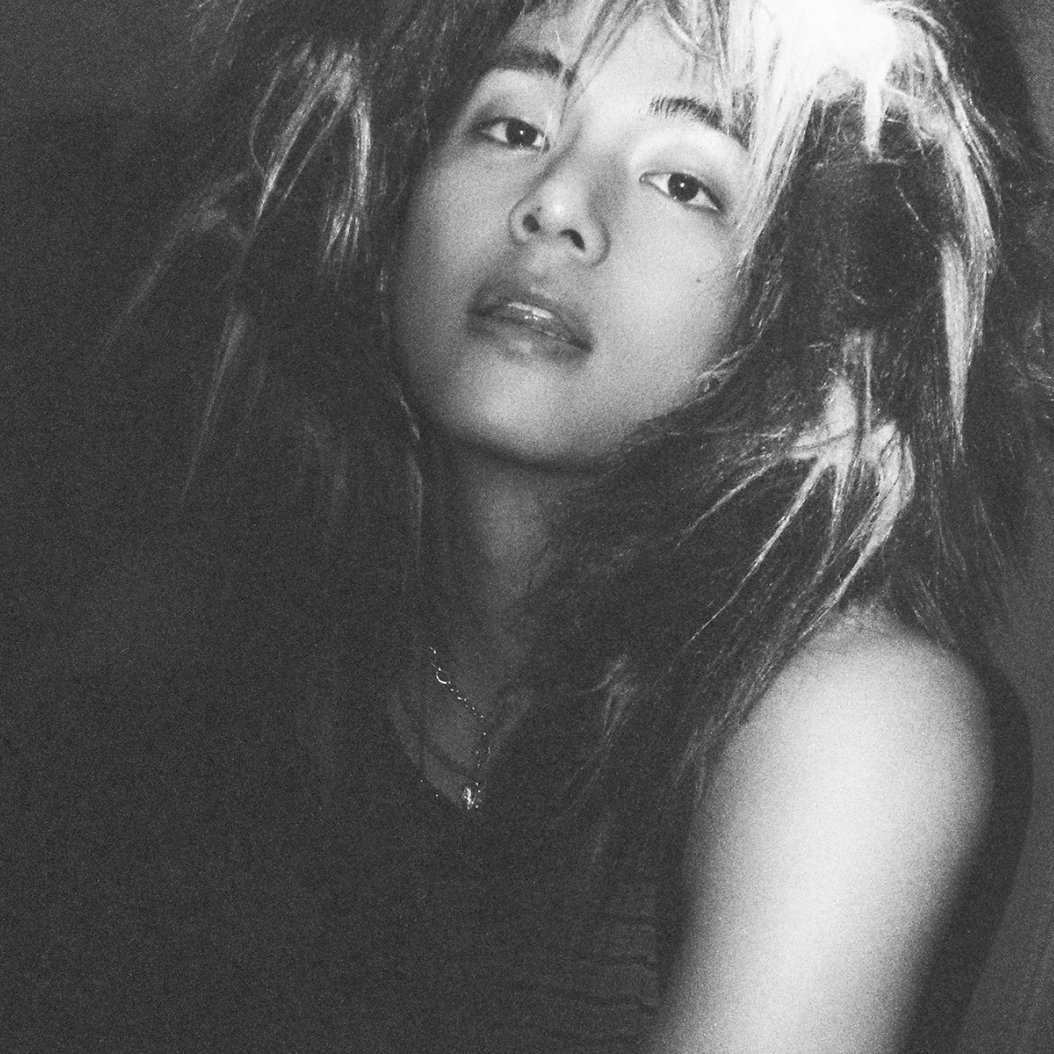 chartdata's tweet photo. #V's "Rainy Days" has now surpassed 200 million streams on Spotify. https://t.co/Vp26uAvpJI