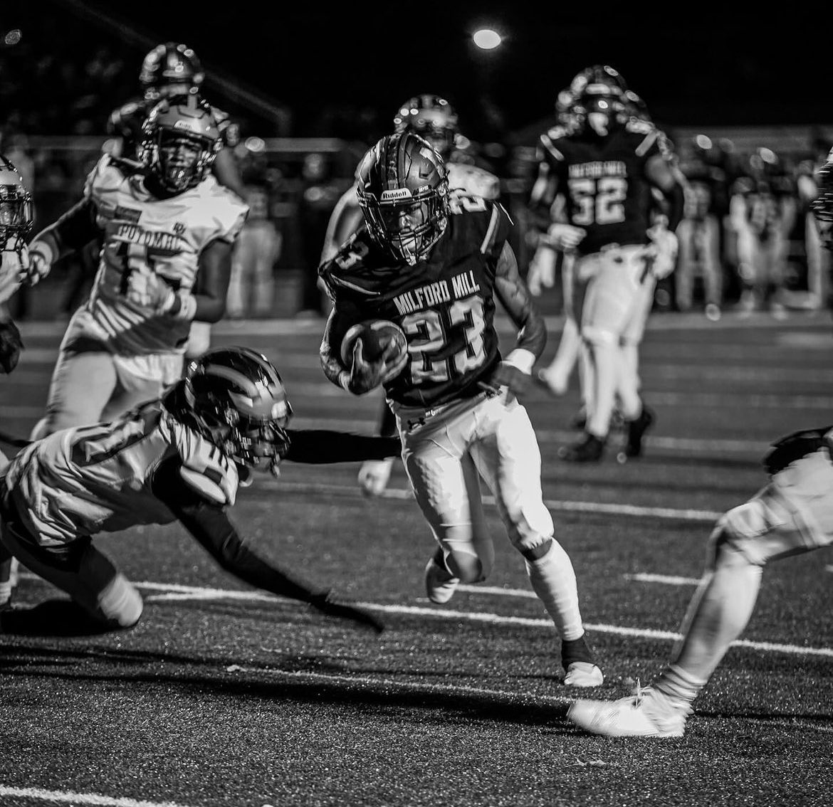 Milford Mill 2024 RB Keion Sutton 5’9 170  1,000 yard rusher! College coaches hit him up!! #MillerPride 🏈🏈
@lorriion