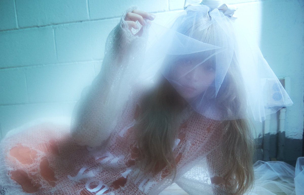 lesserafim_uni's tweet photo. LE SSERAFIM 3rd Mini Album "EASY" 
Concept Photo #1 - SHEER MYRRH

HONG EUNCHAE https://t.co/BK8TPlWGiB