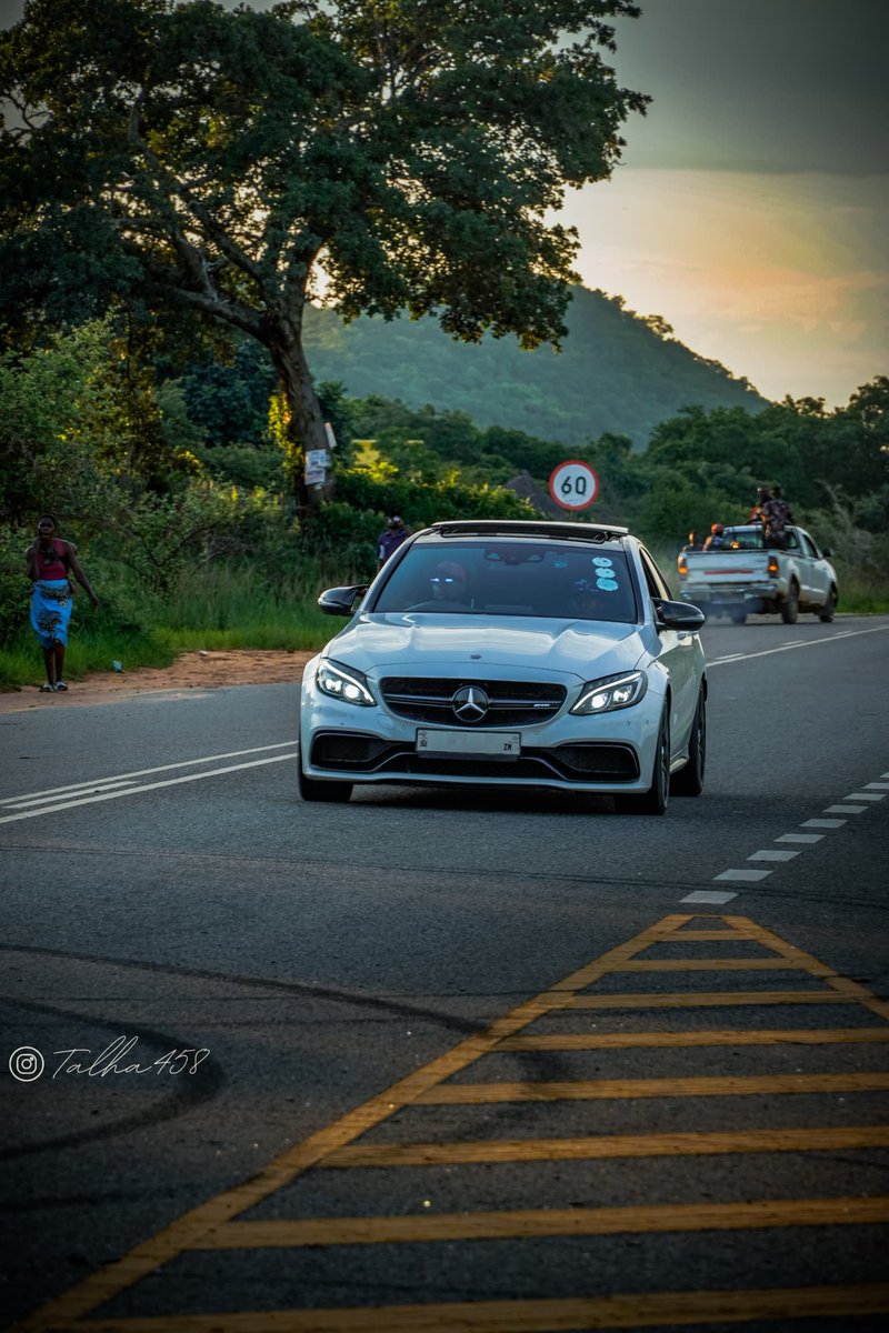 JDM_Kandrick's tweet photo. Life is like driving a car, the road is full of twists and turns, but it’s up to you to enjoy the ride.
#MercedesBenz #Amg #Carporn #luxurycars #Carphotography #ZedCarProjects
.
.
.
.
📸 @talha458 https://t.co/m8PgBpe67T