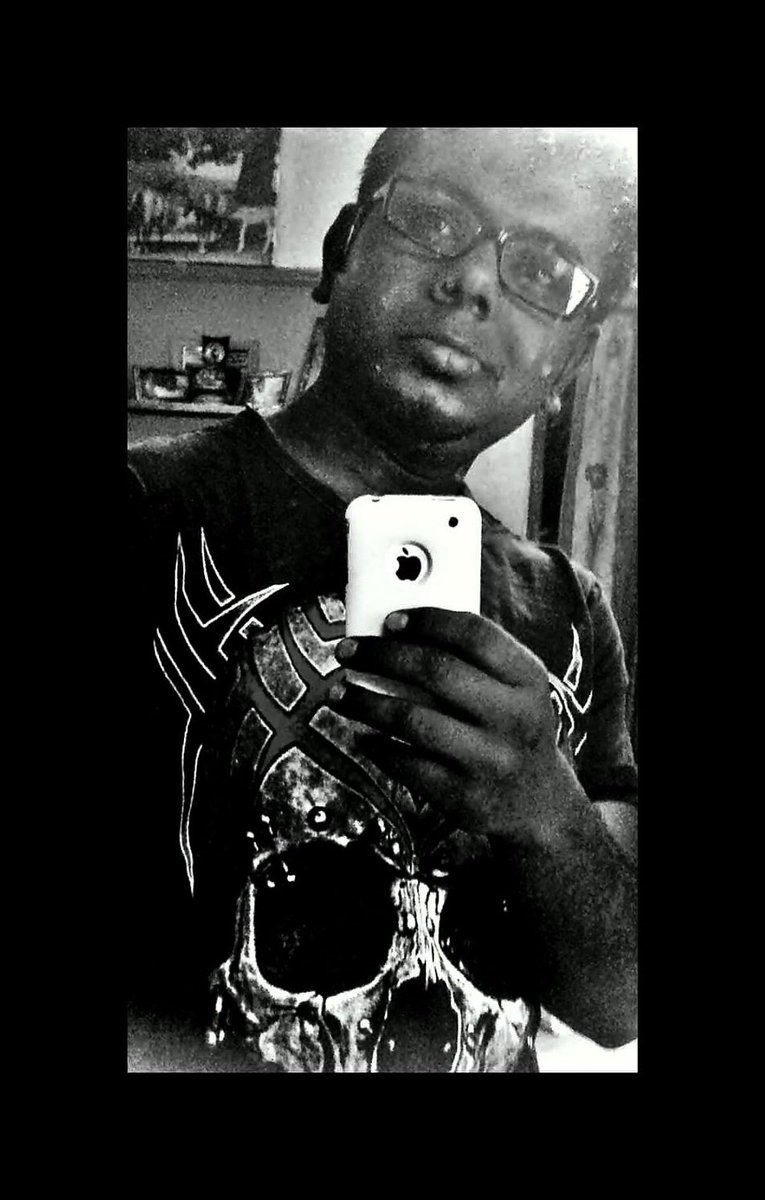 abhimanbiswas's tweet image. Between OG and iPhone 13, I never grew up 😀 #techtimetravel #thenvsnow #shotonpixel7 #shotoniphone