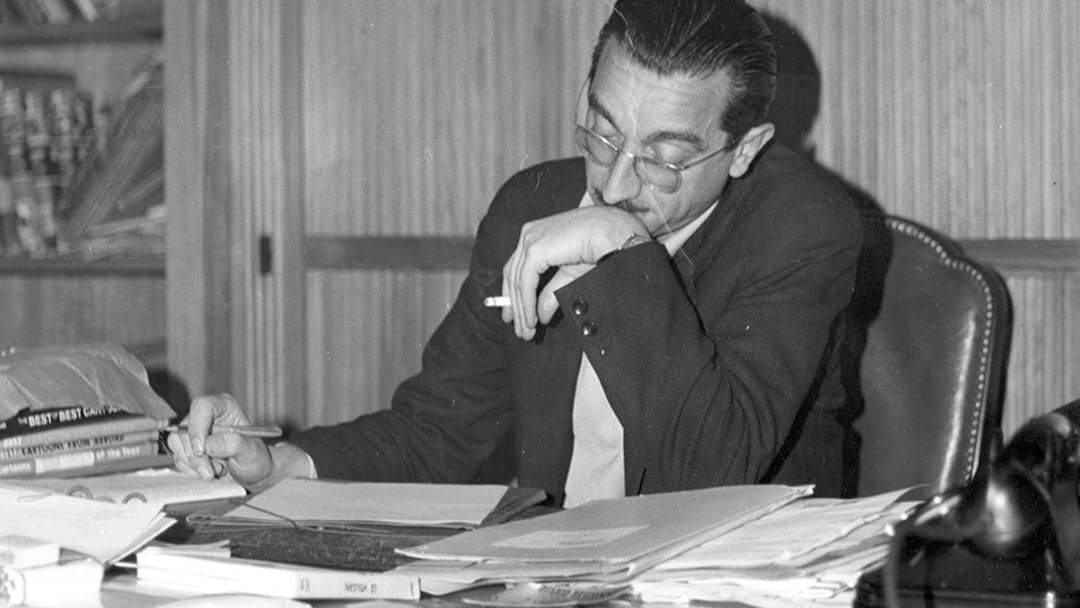 HUMILIACIÓ 

"Cadascú se sent humiliat per una cosa o per unes coses distintes. Conec, per exemple, algunes persones que es consideren còsmicament ultratjades perquè el seu cos no s'assembla gens a una estàtua grega."  

Diccionari per a ociosos. #JoanFuster