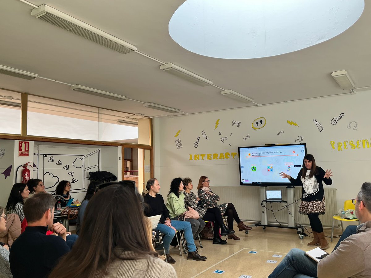 catinagui's tweet photo. Un lujo poder llevar a cabo una tarde de formación @CRFPCLM en el #ADF del #CEIP_JoséPrat para acercar las dimensiones del #pensamientocompitacional a través de la #SA_PequeñoCanuroYaEsMayor com actividades #desconectadas
#codigoescuela4punto0 #coding #codigoescuela https://t.co/S1E1YpZoKO