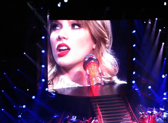 joannashields's tweet image. Recent explicit deepfakes of Taylor Swift highlight a troubling &amp;amp; growing trend in AI-generated content: non-consensual images &amp;amp; videos. Discover more about the limited recourse for victims in my latest LinkedIn blog. #DeepfakeAwareness #DigitalRights #TaylorSwift
@WeProtect…