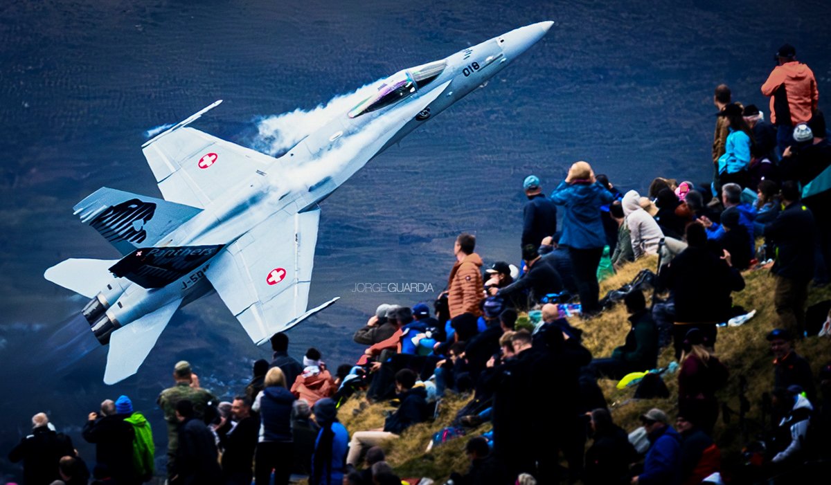 JorgeGuardia_'s tweet photo. En un mundo perfecto, los aviones harían las exhibiciones a tu altura o incluso por debajo, y con un fondo idílico.
Y afortunadamente, ese mundo perfecto existe. 🇨🇭🗻
#AXALP #F18 #Schweizerarmee #Hornet #Swissairforce #AXALP23 #avgeek #aviation #military https://t.co/MzWGZESnXb