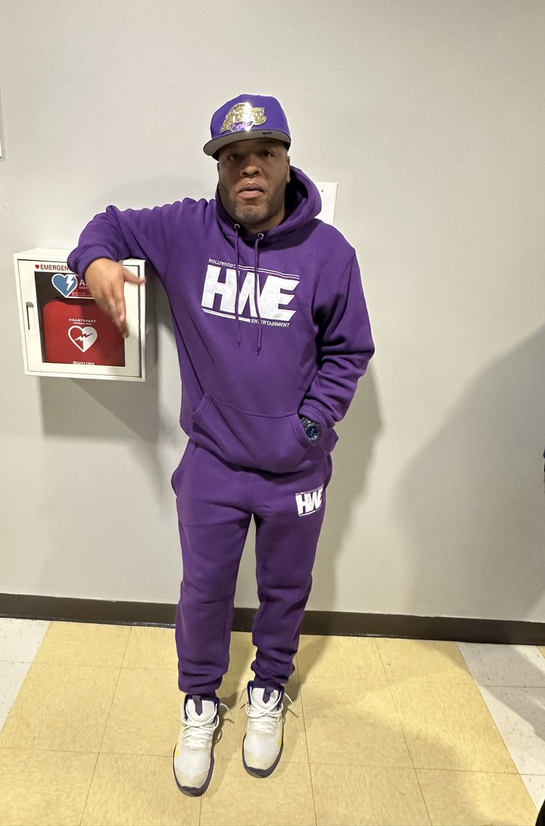 Wizard6130's tweet photo. Get with it or quit it Hollywood Entertainment!!! #HWE #HuhMan @TheRealTick3t https://t.co/OKnu9potIl