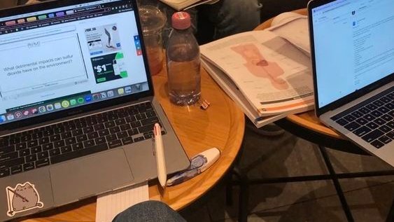 pilatesgirly's tweet photo. libraries filled with students, wearing sweatpants everywhere, late nights and short rest time https://t.co/4dNnJdV0Lz