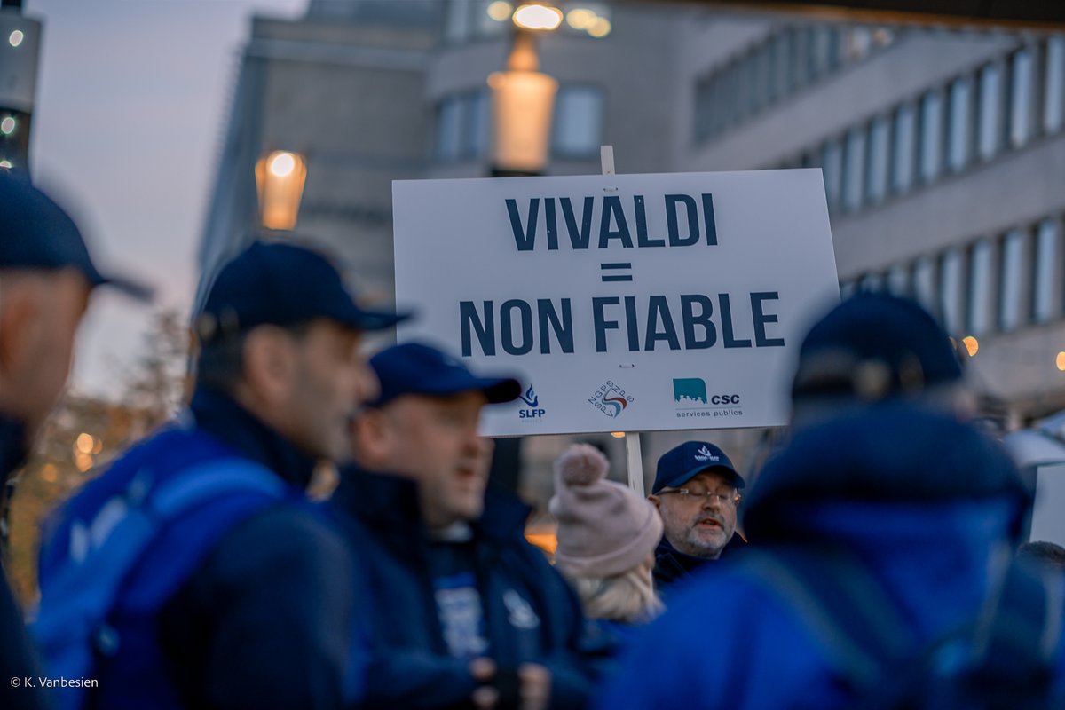 La Vivaldi renie une nouvelle fois sa parole. Ce gouvernement n'est décidément pas fiable ! <a href="/AnneliesVl/">Annelies Verlinden</a> <a href="/PaulVanTigchelt/">Paul Van Tigchelt</a> <a href="/alexanderdecroo/">Alexander De Croo 🇧🇪🇪🇺</a> 
<a href="/MR_officiel/">MR</a> <a href="/partisocialiste/">Parti socialiste</a> <a href="/Ecolo/">Ecolo</a> 
#rupturedeparole #nonfiable #irrespectueuxdespoliciers
slfp-pol.be/la-vivaldi-ren…