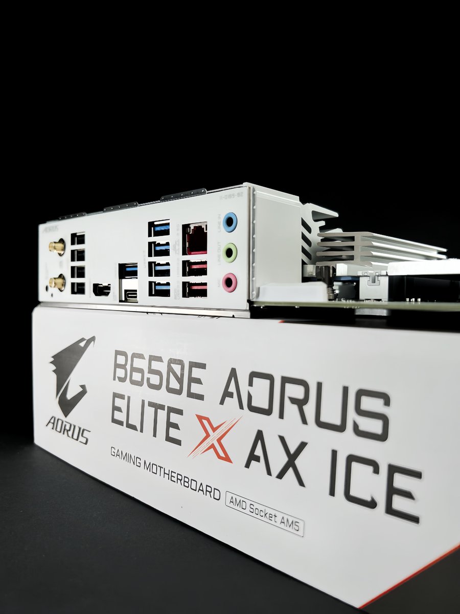 AORUS_ME's tweet photo. اطلاق اللوحة GIGABYTE B650E AORUS ELITE X AX ICE أول لوحة مصممة بالعالم لدعم USB-C® 40 Gbps عند دمجها مع الجيل التالي من سلسلة معالجات AMD Ryzen™ 8000 #GIGABYTE #AORUS #AMD #Ryzen #B650E 📸its._.aloy on IG https://t.co/AGnMFOW2zk