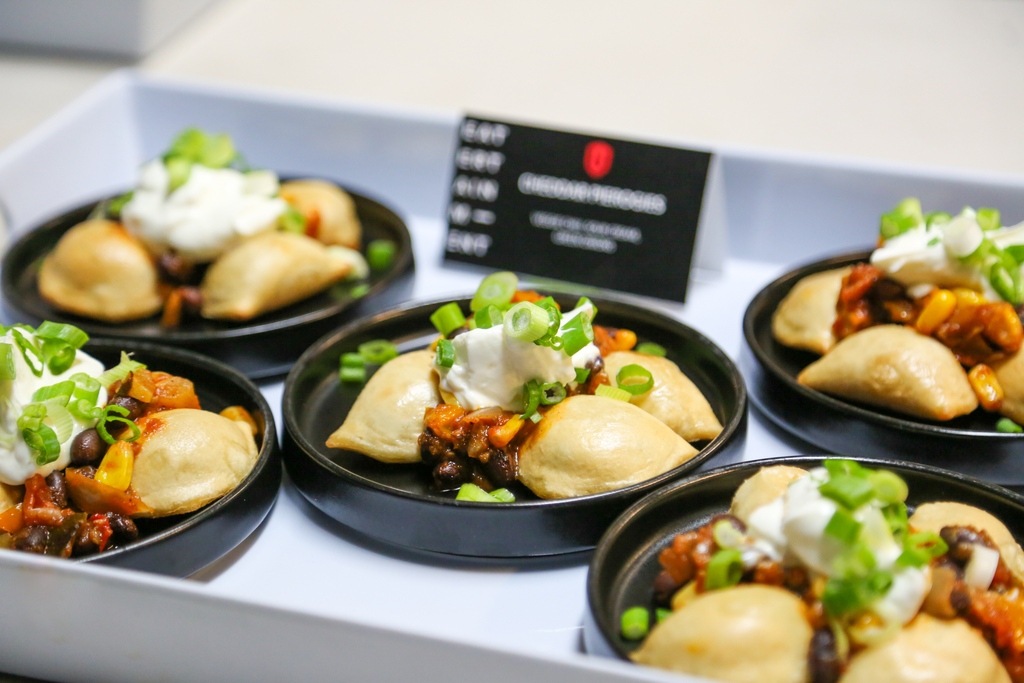 EATERTAINMENT tweet media